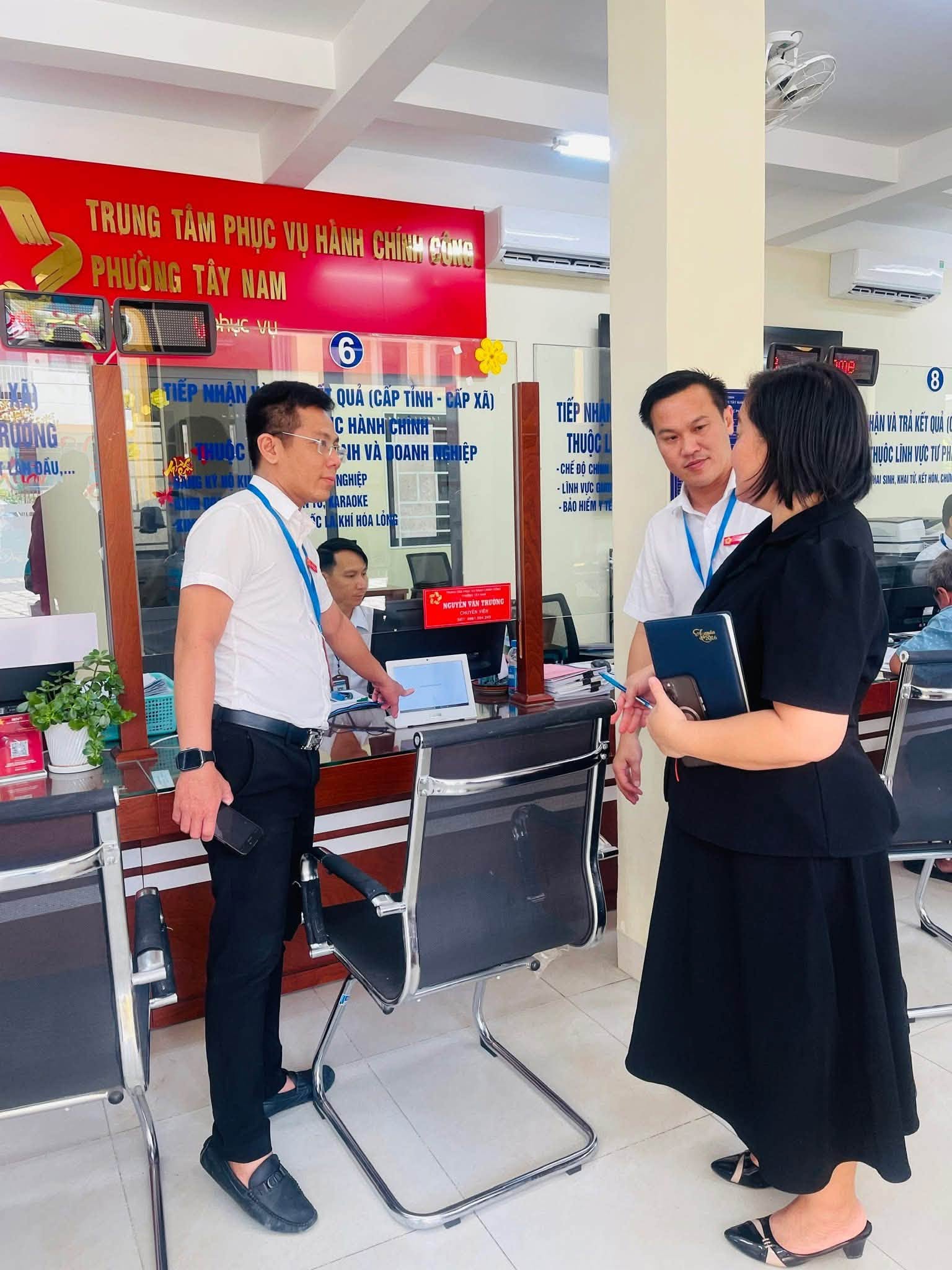 GIÁM SÁT VIỆC THỰC HIỆN CẢI CÁCH HÀNH CHÍNH TẠI TRUNG TÂM PHỤC VỤ HÀNH CHÍNH CÔNG PHƯỜNG TÂY NAM