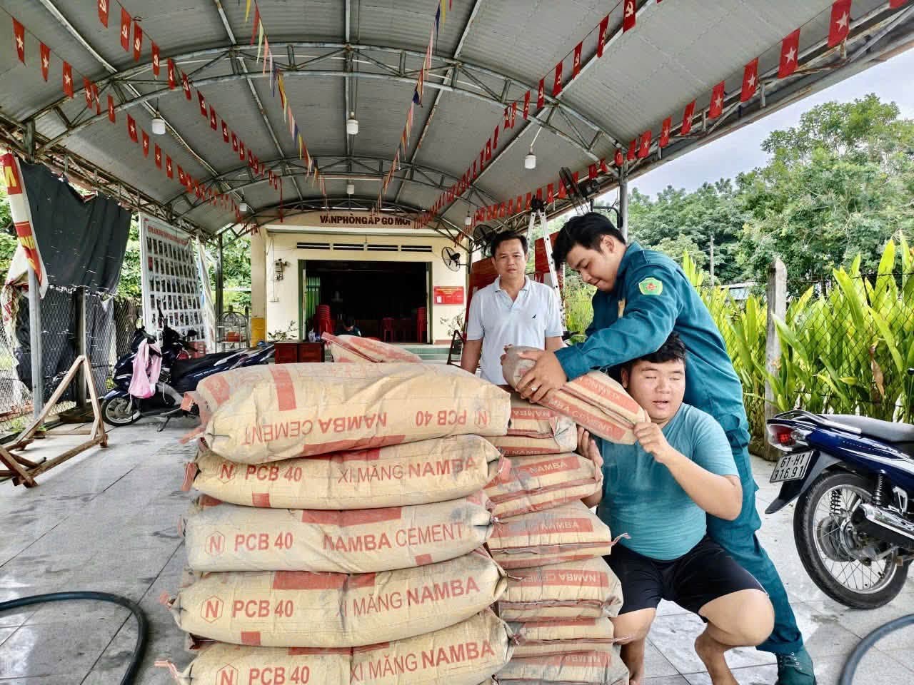 KHU PHỐ GÒ MỐI PHỐI HỢP BAN CHỈ HUY QUÂN SỰ PHƯỜNG TÂY NAM THỰC HIỆN CÔNG TRÌNH DÂN VẬN “CÔNG VIÊN KHU PHỐ”