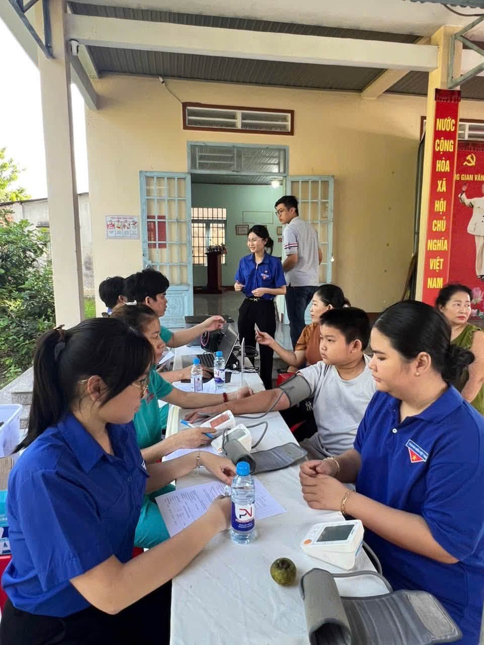 LÃNH ĐẠO UBND PHƯỜNG TÂY NAM ĐẾN THĂM, ĐỘNG VIÊN TẠI CÁC ĐIỂM KHÁM SỨC KHỎE TOÀN DÂN CỦA PHƯỜNG