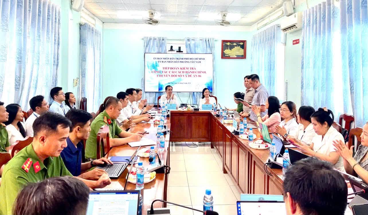 PHƯỜNG TÂY NAM TIẾP ĐOÀN KIỂM TRA THÀNH PHỐ VỀ CÔNG TÁC CẢI CÁCH HÀNH CHÍNH, CHUYỂN ĐỔI SỐ VÀ ĐỀ ÁN 06