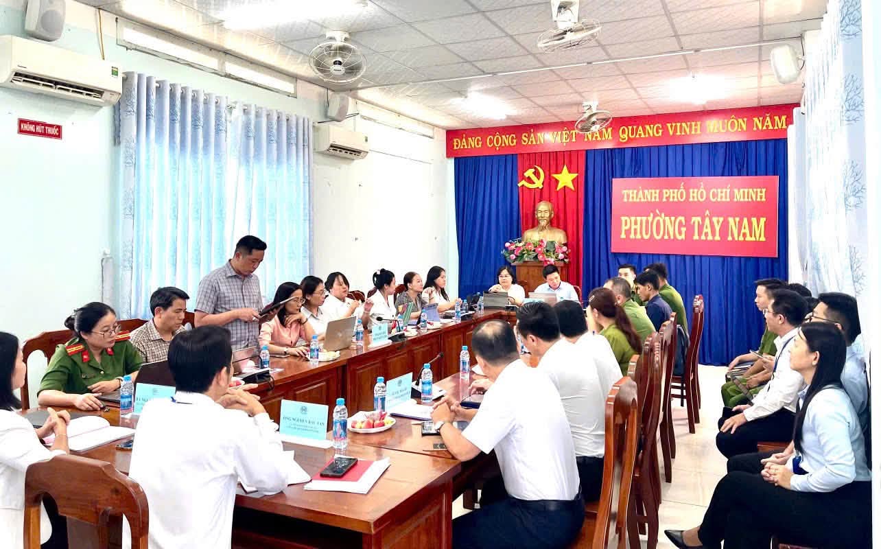 PHƯỜNG TÂY NAM TIẾP ĐOÀN KIỂM TRA THÀNH PHỐ VỀ CÔNG TÁC CẢI CÁCH HÀNH CHÍNH, CHUYỂN ĐỔI SỐ VÀ ĐỀ ÁN 06