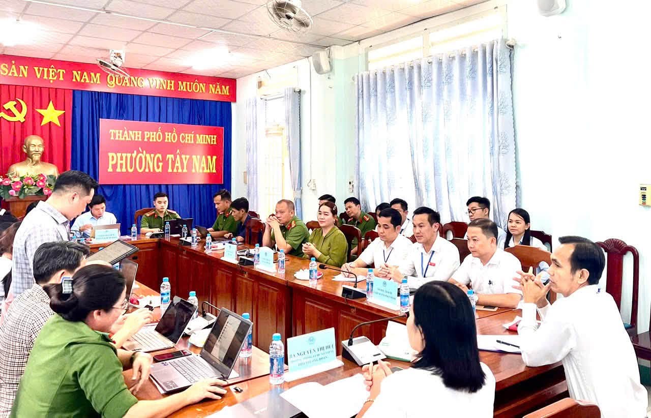 PHƯỜNG TÂY NAM TIẾP ĐOÀN KIỂM TRA THÀNH PHỐ VỀ CÔNG TÁC CẢI CÁCH HÀNH CHÍNH, CHUYỂN ĐỔI SỐ VÀ ĐỀ ÁN 06