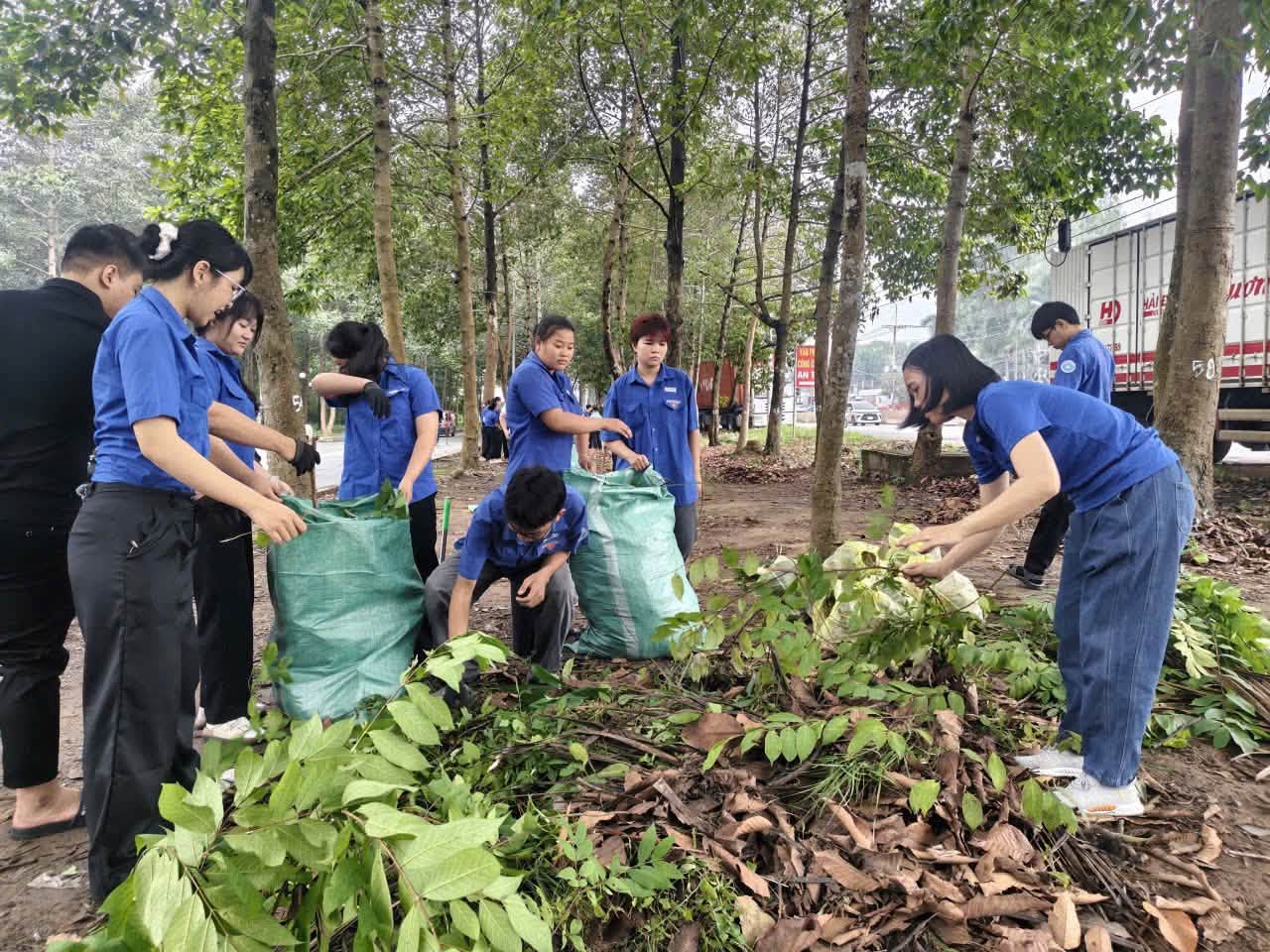TỔ CHỨC RA QUÂN "NGÀY THỨ BẢY VĂN MINH" BẢO VỆ MÔI TRƯỜNG VÀ MỸ QUAN ĐÔ THỊ TẠI KHU PHỐ AN TÂY