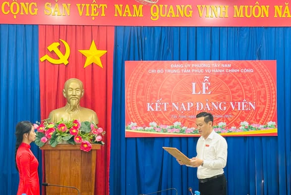 LỄ KẾT NẠP ĐẢNG VIÊN MỚI