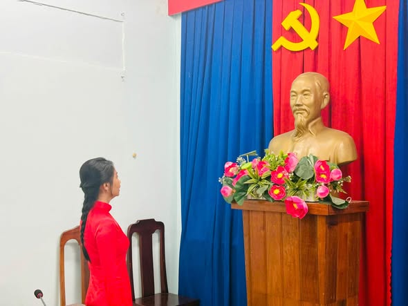 LỄ KẾT NẠP ĐẢNG VIÊN MỚI