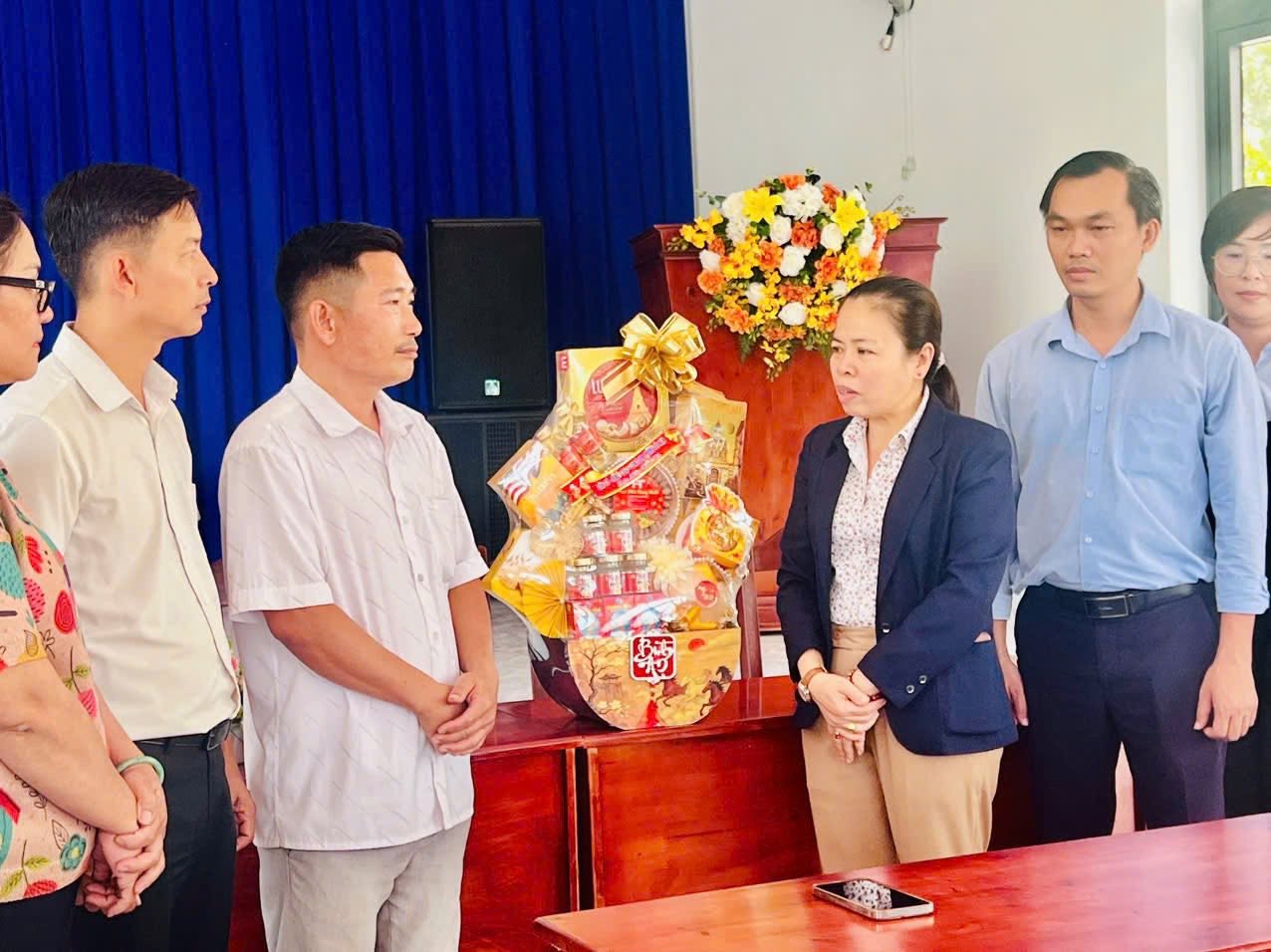 LÃNH ĐẠO ỦY BAN NHÂN DÂN PHƯỜNG TÂY NAM THĂM, CHÚC TẾT CÁC CƠ SỞ TÔN GIÁO
